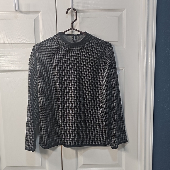 NWT MAX STUDIO Houndstooth Funnel Neck Long Sleeved Top 3 Sizes - Picture 2 of 16